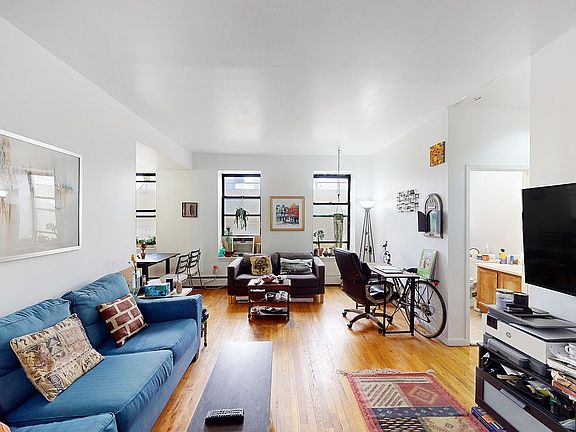 2nd image of 910 Park Pl APT 4A