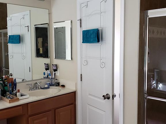 4th image of 20 Mill Springs Dr