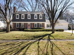 2S061 Apache Dr, Wheaton, IL 60189