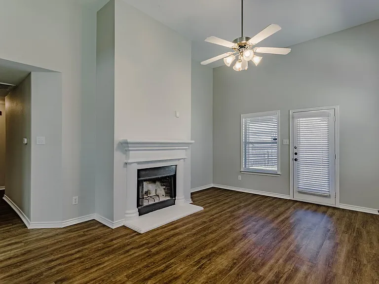 8915 Wild Rose Ln — Photo 12