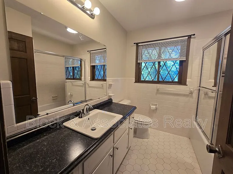 1194 Ingram Dr — Photo 13