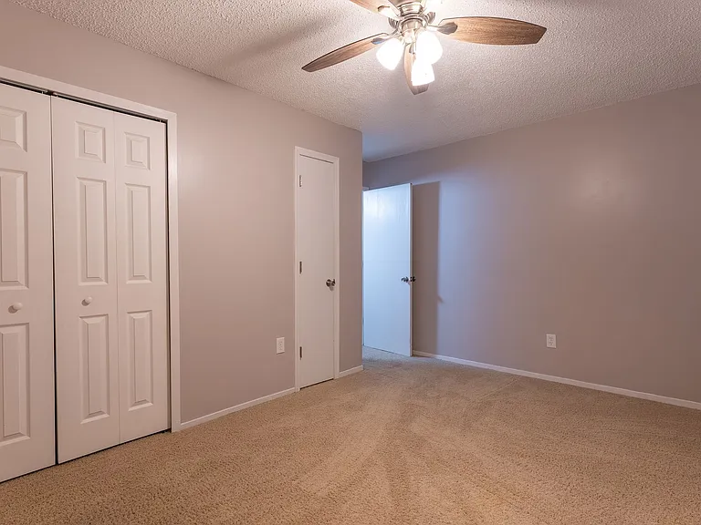 1318 Evergreen — Photo 21