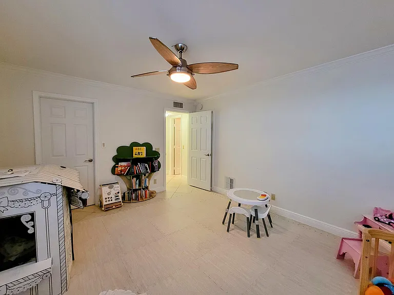 111 Lake Emerald Dr #406 — Photo 23