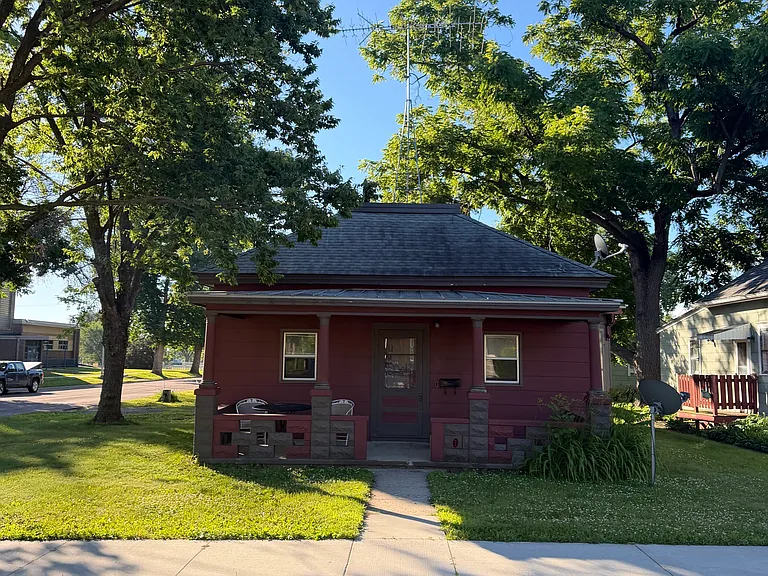 101 S 5th Street Front Porch