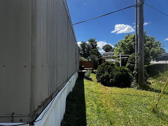3rd image of 221 Eby Ln