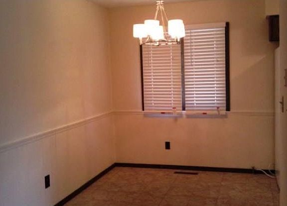 5th image of 520 E Latoka Ct