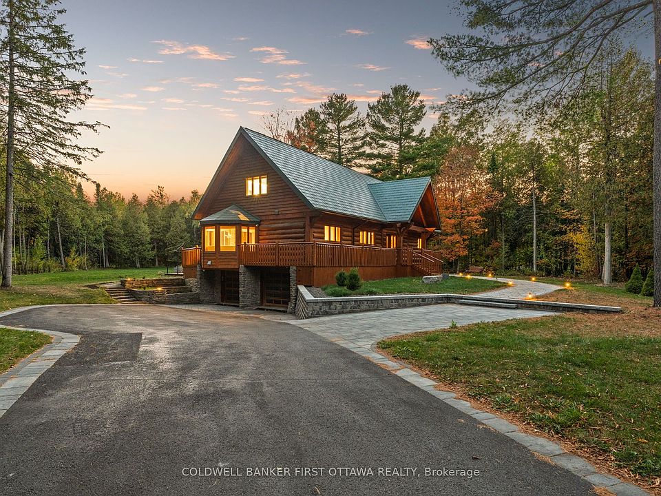 1st image of 9 Lucas Ln