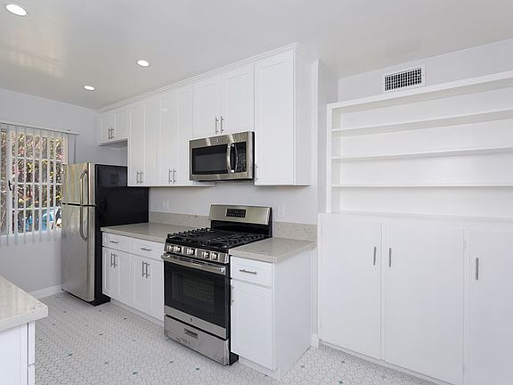 5th image of 383 S El Molino Ave