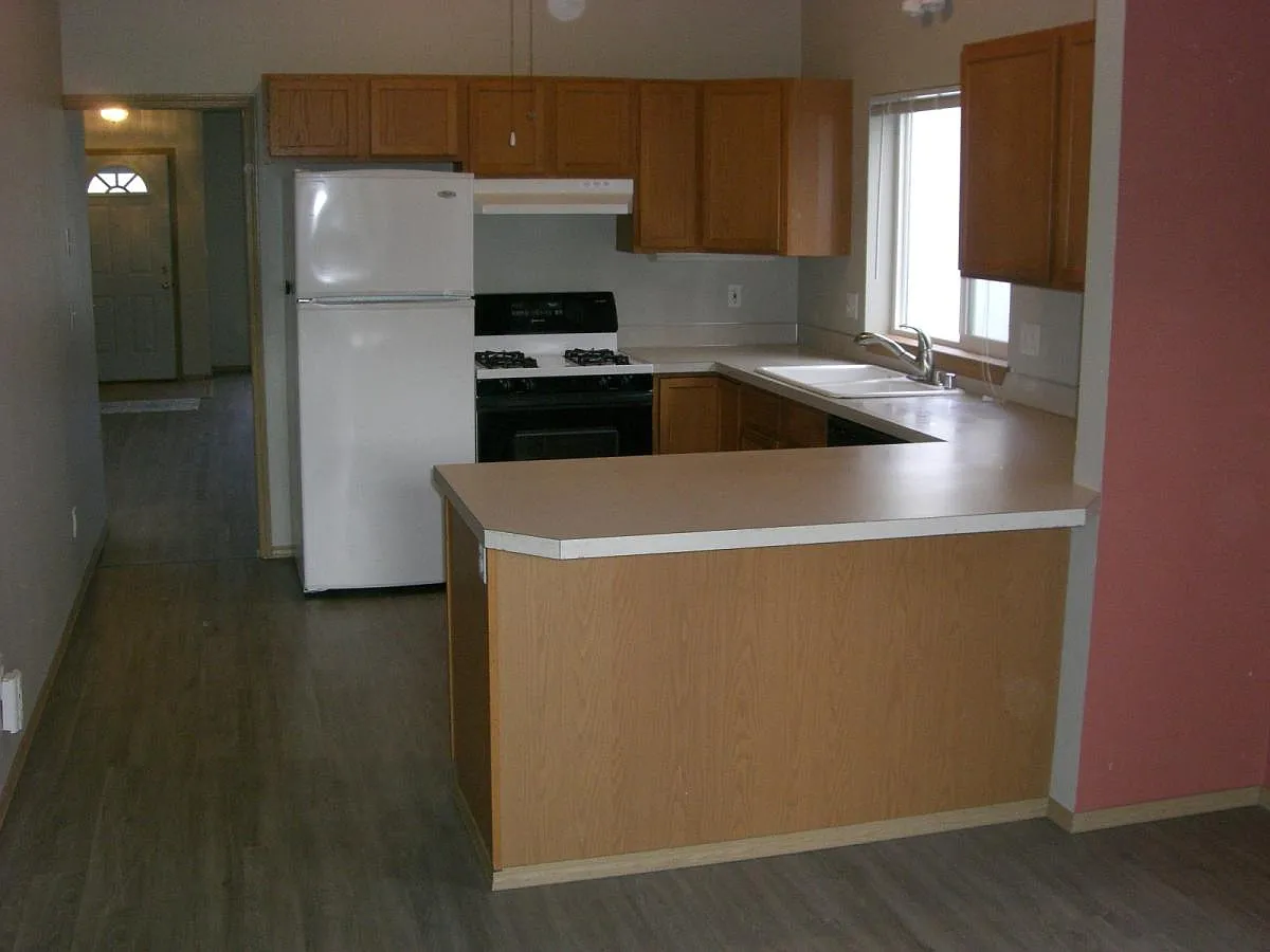 3 bed, 1431 sqft, $2,300 — Photo 3
