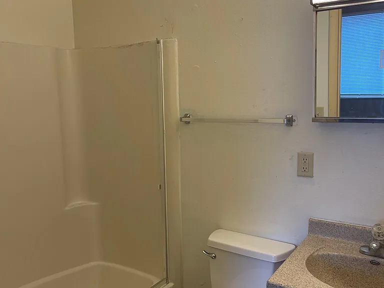 514 S Lucas St #11 — Photo 8