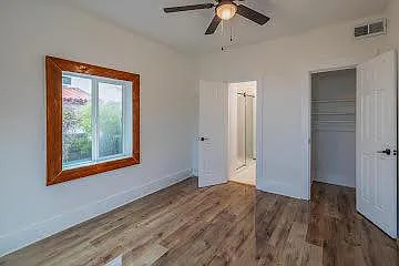 302 E Adams St — Photo 16