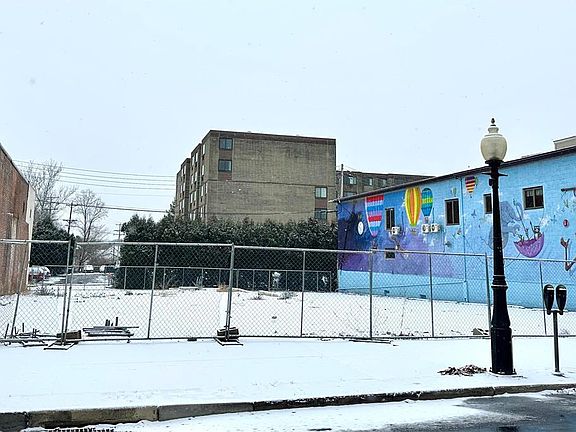 4th image of 16 Broadway
