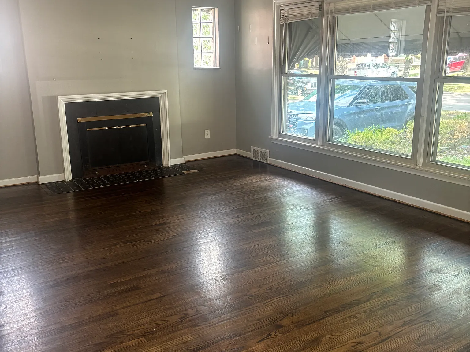 3 bed, 1.5 bath, 955 sqft, $1,700 — Photo 2
