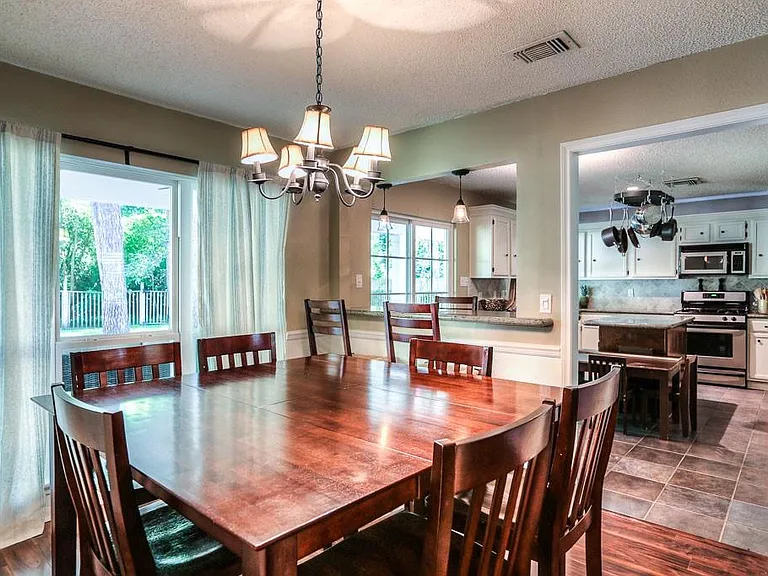 24 Edgewood Forest Ct — Photo 10