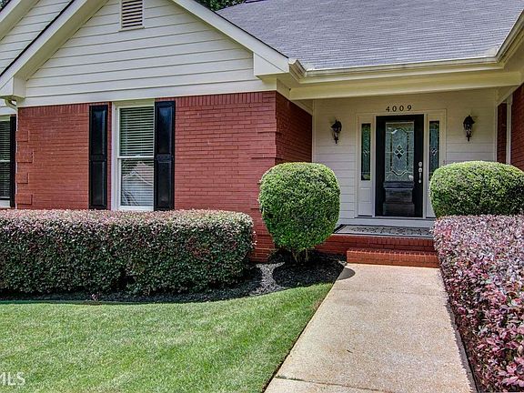 3rd image of 4009 Camary Dr SE