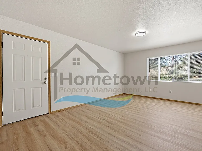 703-1 N Compton St — Photo 11