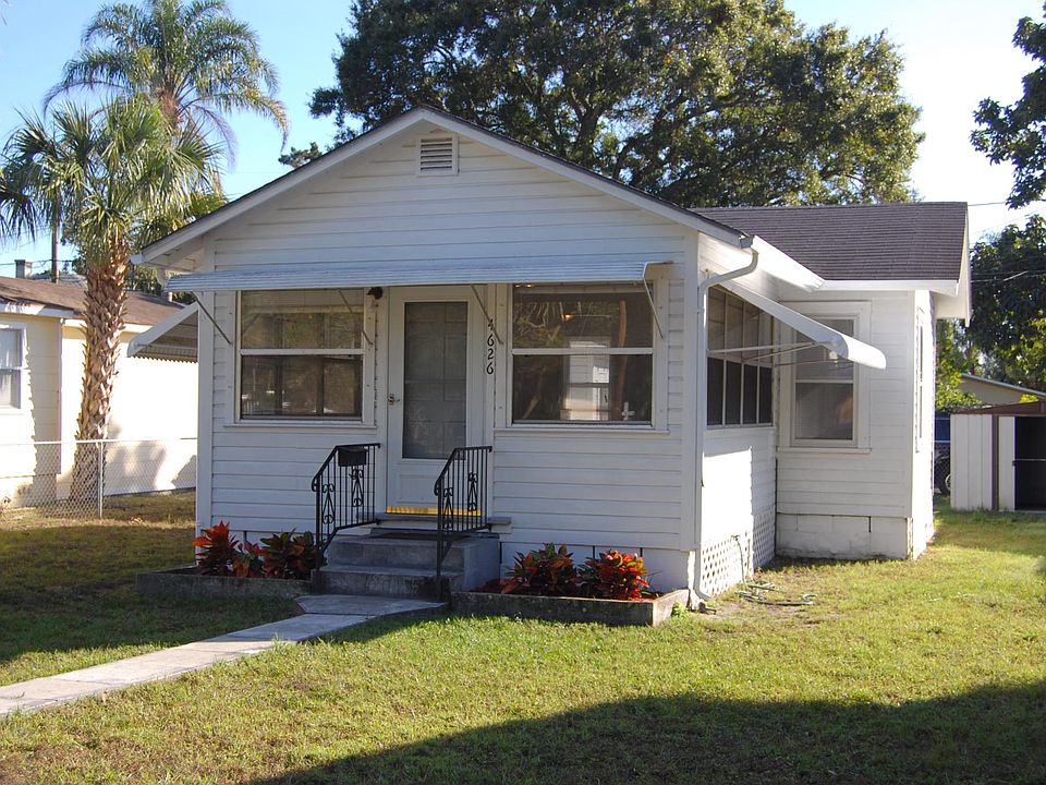 Garage and Shed in the back
