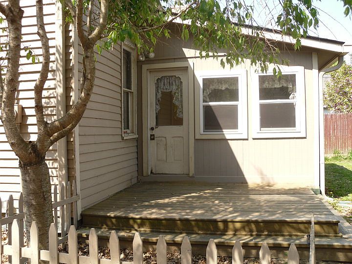 1st image of 236 E Broadway St