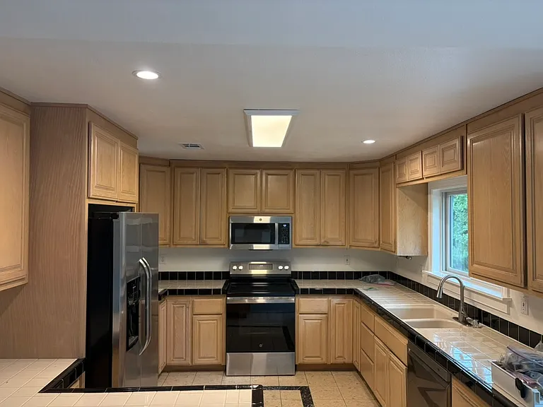 2047 Hull Ave — Photo 3