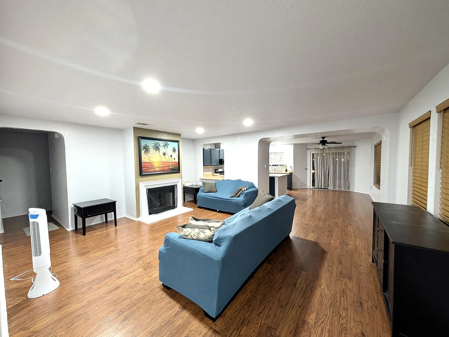 4 bed, 2.0 bath, 1733 sqft, $1,100 — Photo 2