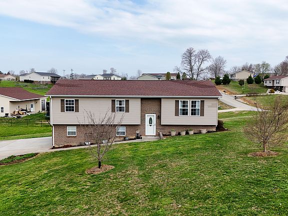 2nd image of 170 Hickory Hill Dr
