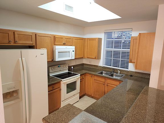 4th image of 10440 SW Stephanie Way #4-202