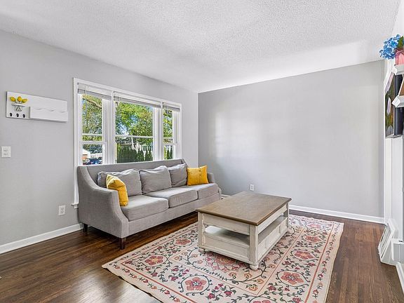 4th image of 3537 Valley St NE