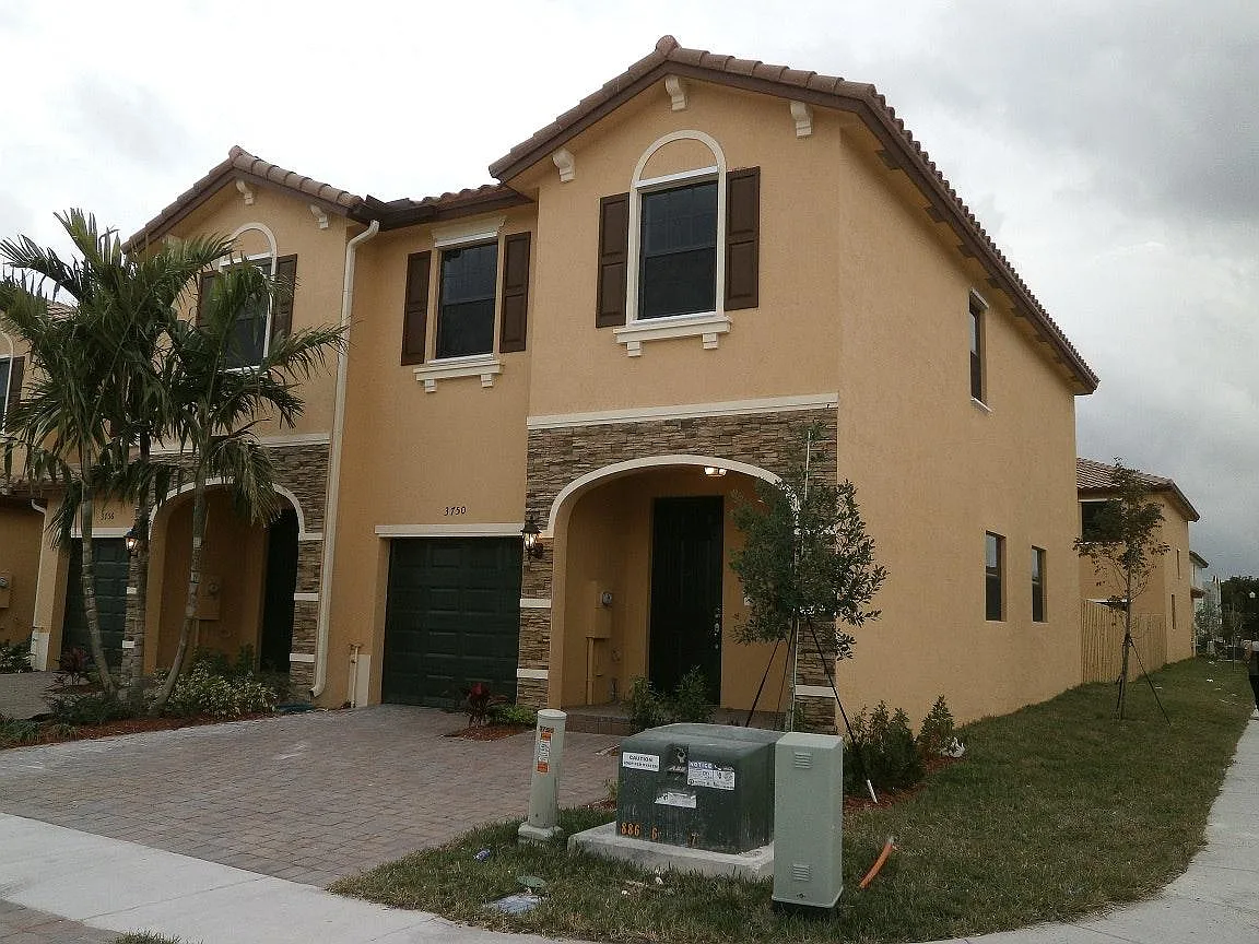 4 bed, 2.5 bath, 1700 sqft, $2,400 — Photo 1