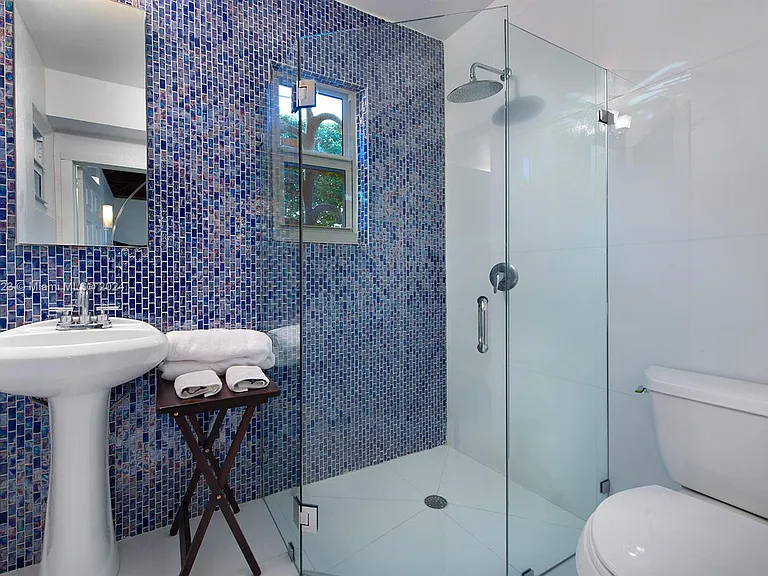 4745 Pine Tree Dr — Photo 33