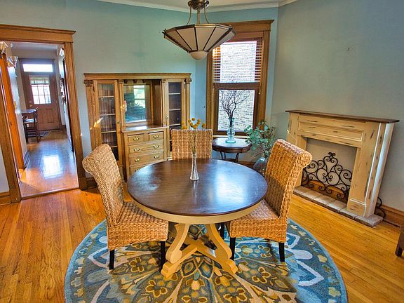 3rd image of 1304 W Cornelia Ave #3