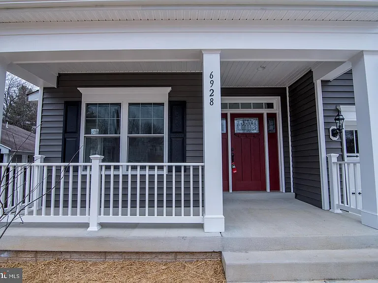 6928 Regent Ln — Photo 2