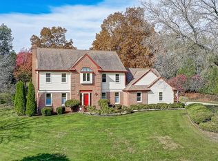 W237N3395 Five Fields Rd, Pewaukee, WI 53072