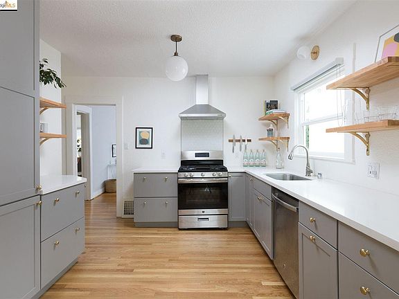 5th image of 3608 Lincoln Ave