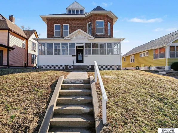 3833 Parker St, Omaha, NE 68111