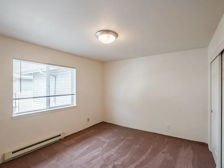 Brentwood Estates | Upstairs Bedroom 1