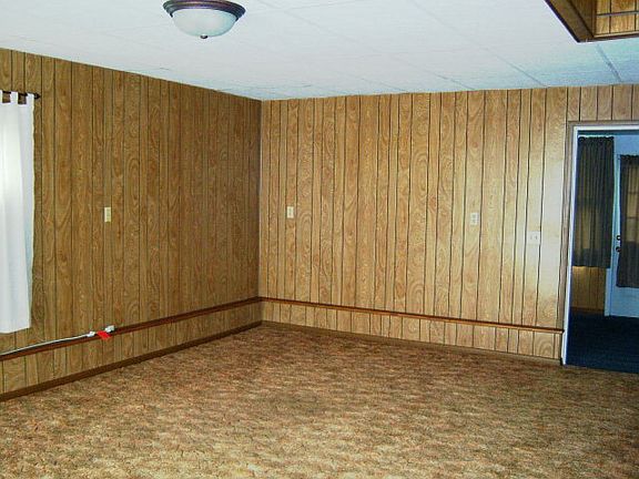 4th image of 288 Fairview St