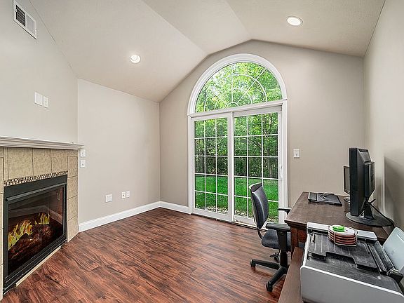 4th image of 2523 Bonnie Dell Dr