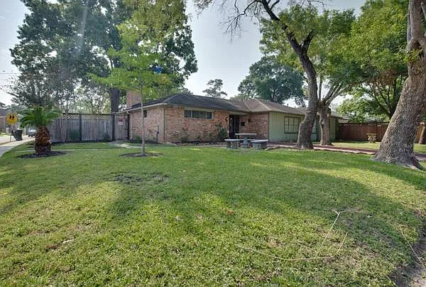 1546 Antoine Dr — Photo 12