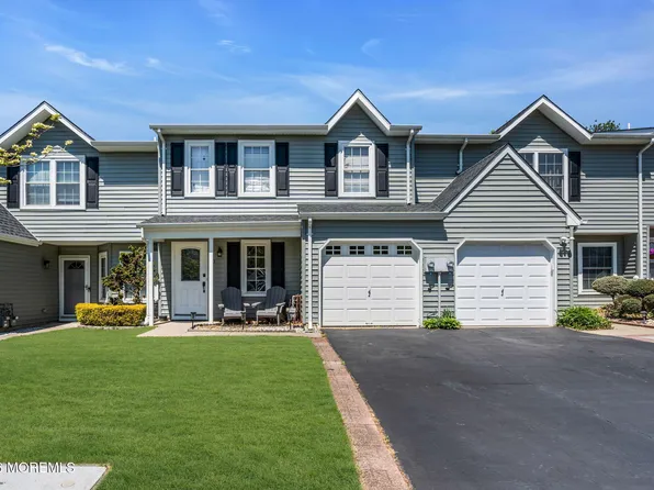 33 Mariners Cove, Freehold, NJ 07728