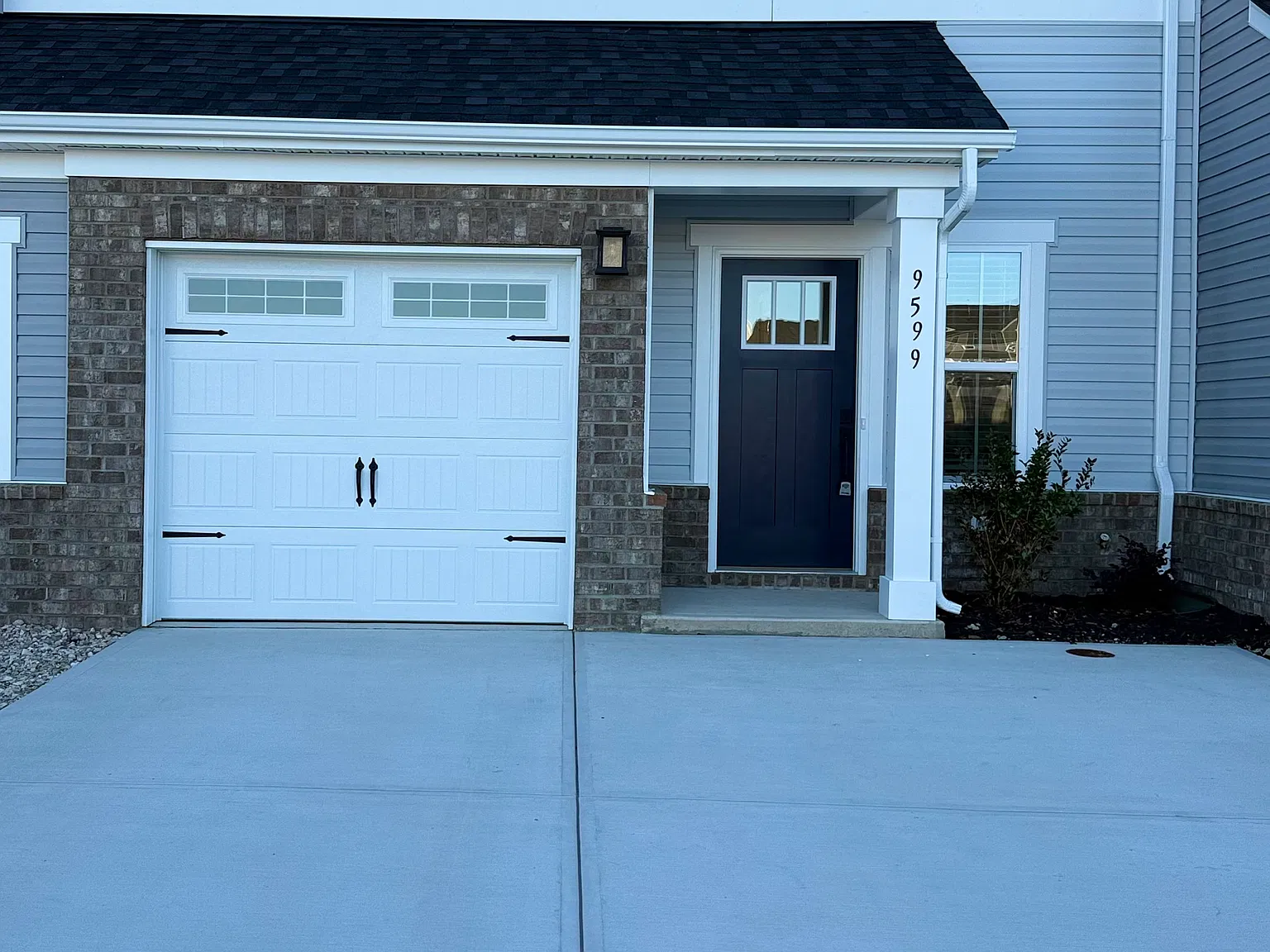 3 bed, 2.5 bath, 1750 sqft, $2,200 — Photo 2