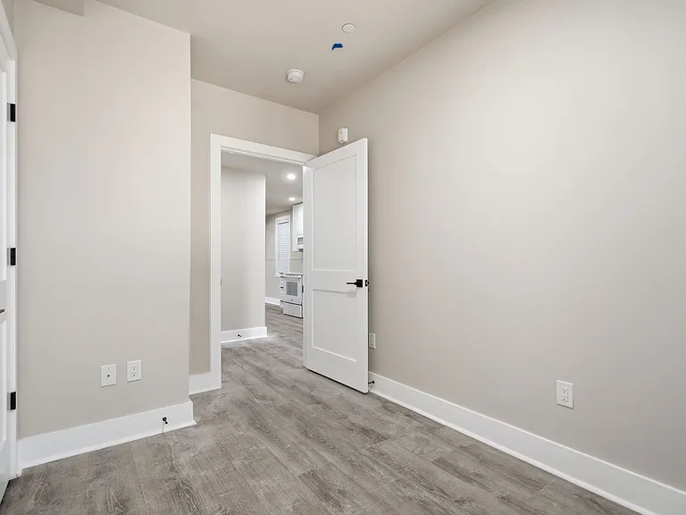 727 16th St NE — Photo 33