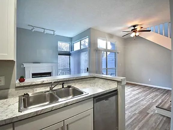 3rd image of 1938 E Bay Pointe Dr