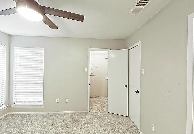 889 Dublin Dr #D — Photo 32