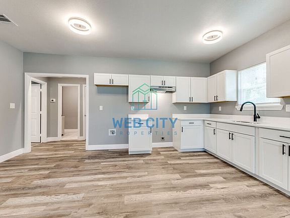 4th image of 4819 Leland Ave