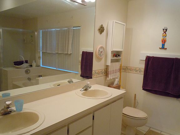 3rd image of 509 Waterford Cir W