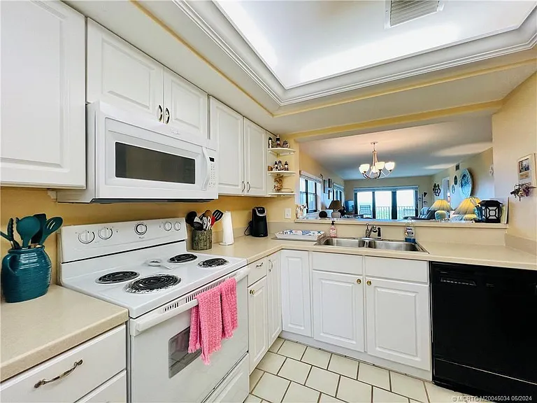 7430 S Ocean Dr — Photo 9