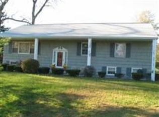 24 Doral Dr, New Windsor, NY 12553