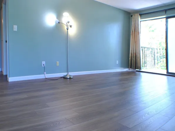 209 Riverview Ave APT 28, Newton, MA 02466