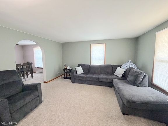 5th image of 450 Barnett Ave