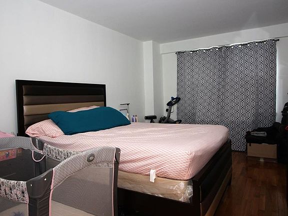 2nd image of 3777 Independence Ave APT 1N